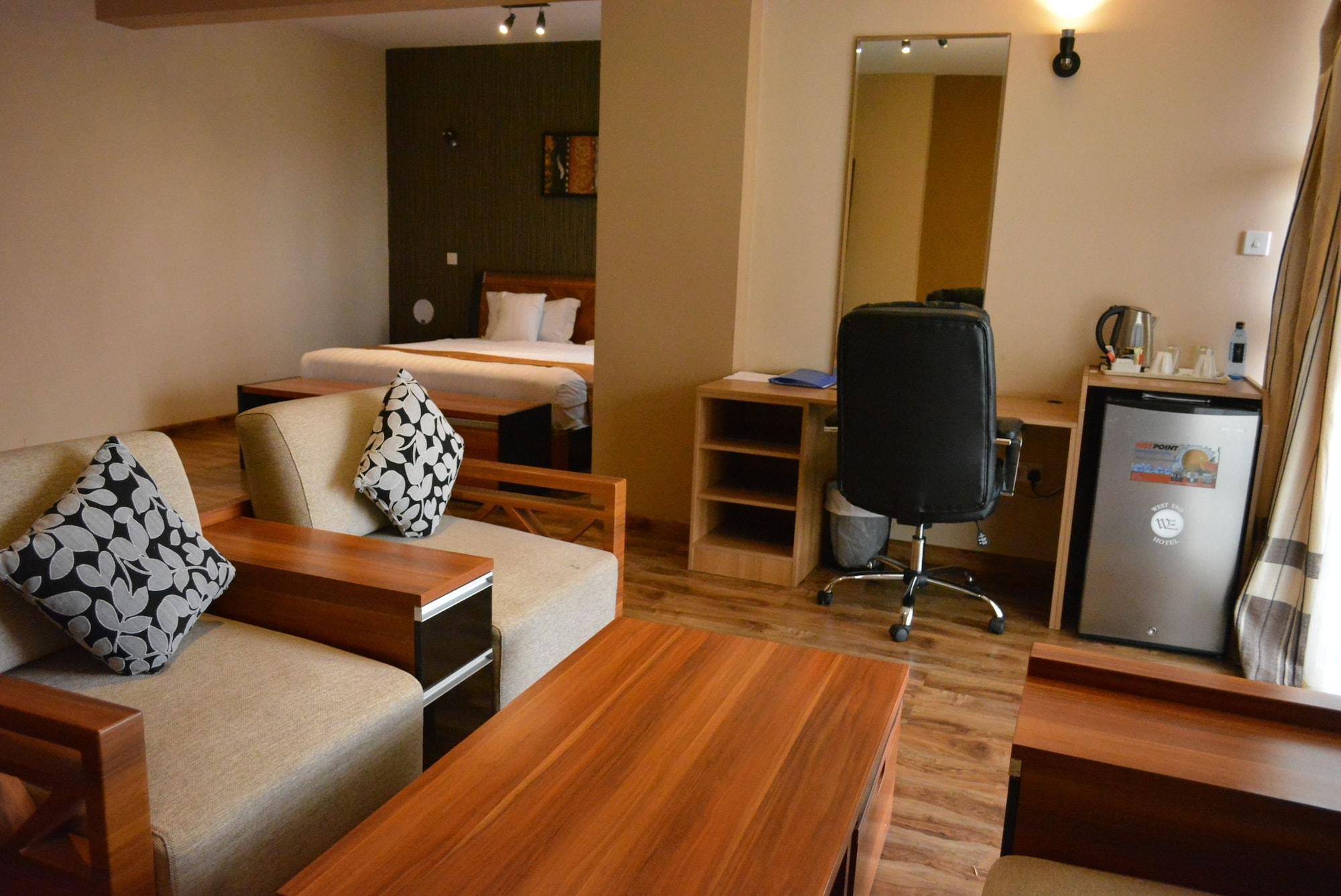 We Hotel And Suites Nairobi Exterior foto